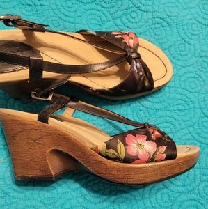 DANSKO 37 Black Floral Sassy Sandal Heel Shoe